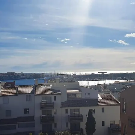 Coquet Au Centre Port Du Cap D'agde 아그